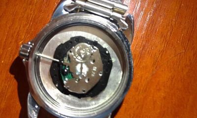 明珠機(jī)芯石英表SL28機(jī)芯表把拆卸步驟詳解